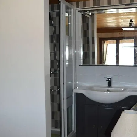 Maison De Village Renovee 4 Chambres Avec Vue Sur Lac - Fr-1-593-6 *